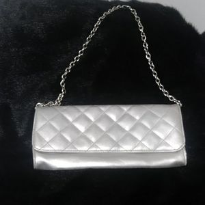 🔥Sale🔥Sensational quilted silver clutch purse